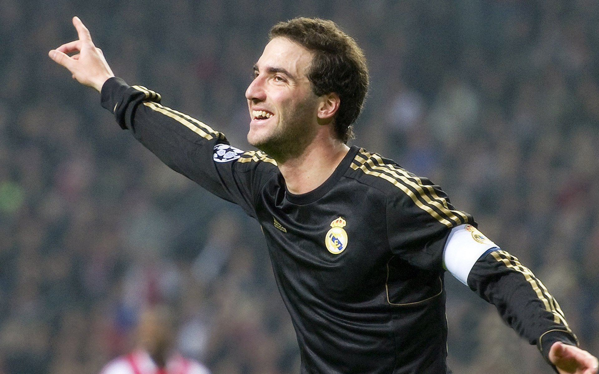 从自我救赎到团队胜利，贝林厄姆的蜕变与日本足球的启示